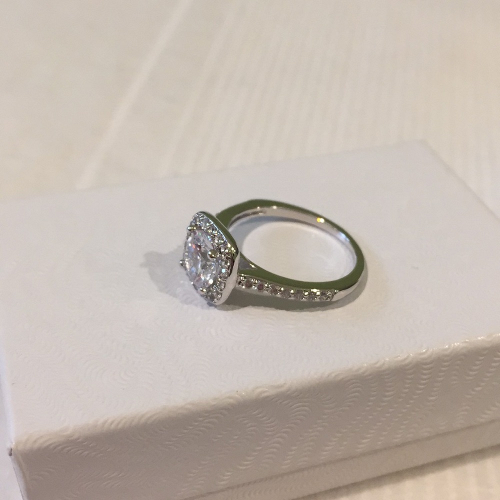 ✨18K WHITE GOLD RING✨ - Picture 7 of 7